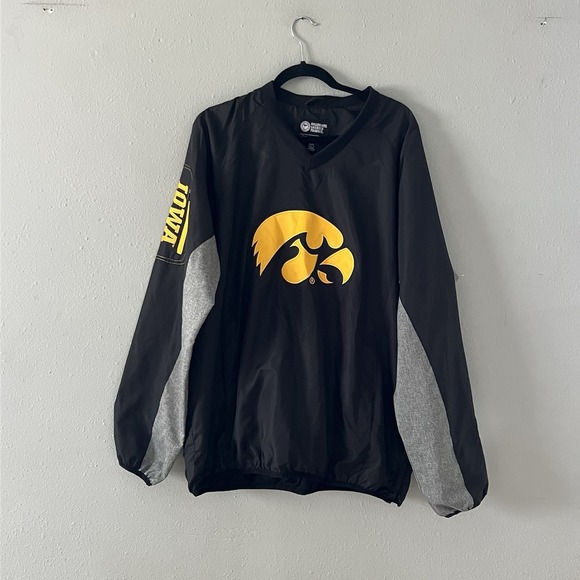 G-III Other - Iowa Hawkeyes V Neck Pullover Windbreaker XL Black Licensed Product Embroidered